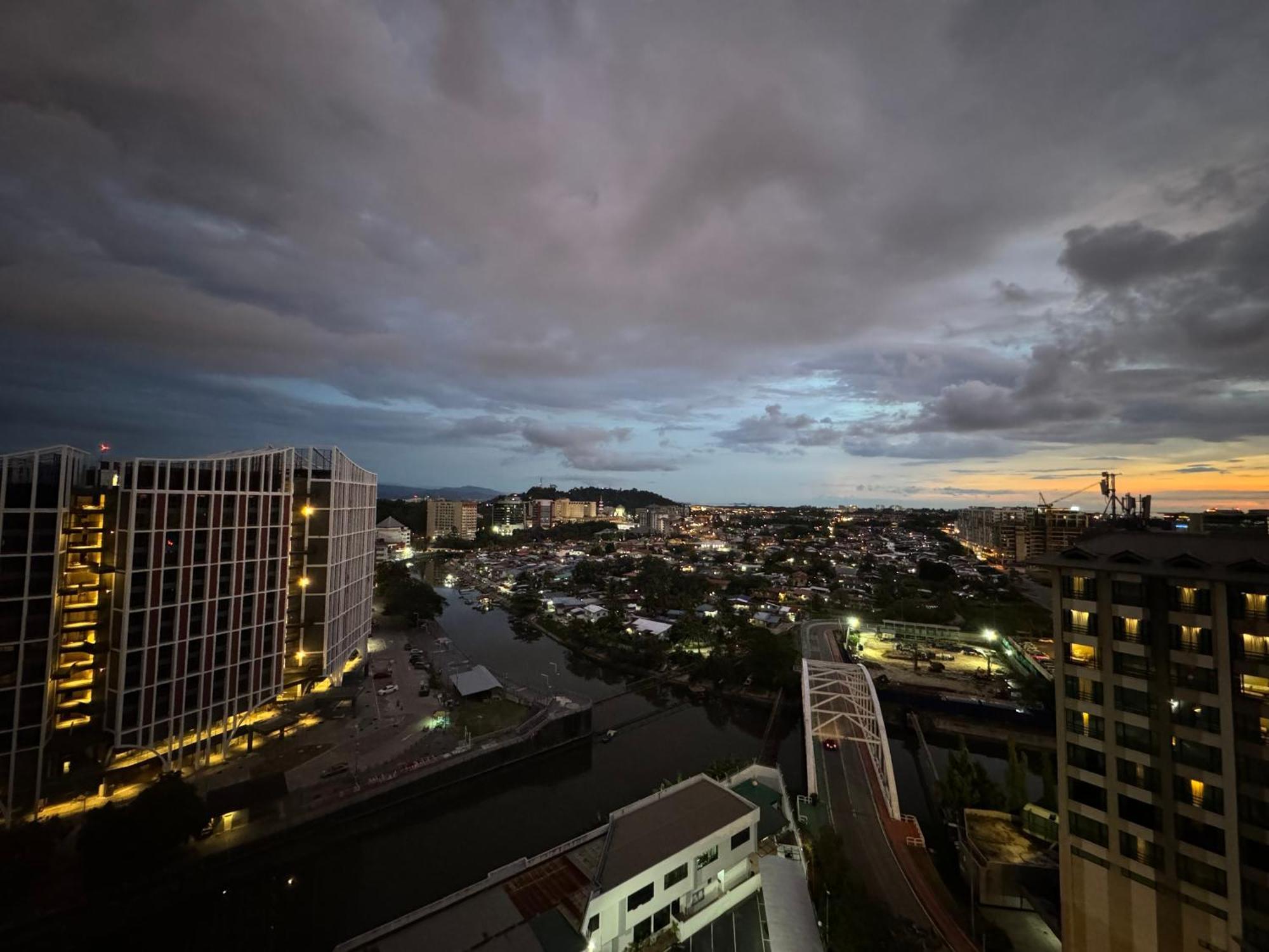 Riverside Opulent Nights At Sky Hotel โกตาคินาบาลู ภายนอก รูปภาพ