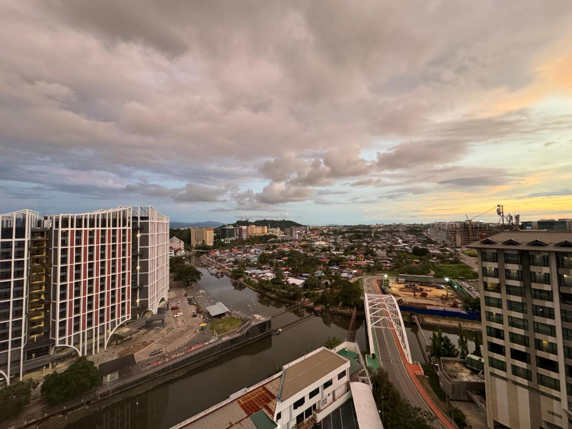 Riverside Opulent Nights At Sky Hotel โกตาคินาบาลู ภายนอก รูปภาพ
