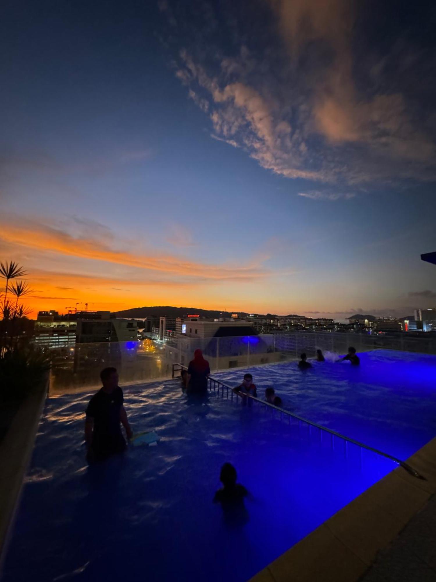 Riverside Opulent Nights At Sky Hotel โกตาคินาบาลู ภายนอก รูปภาพ