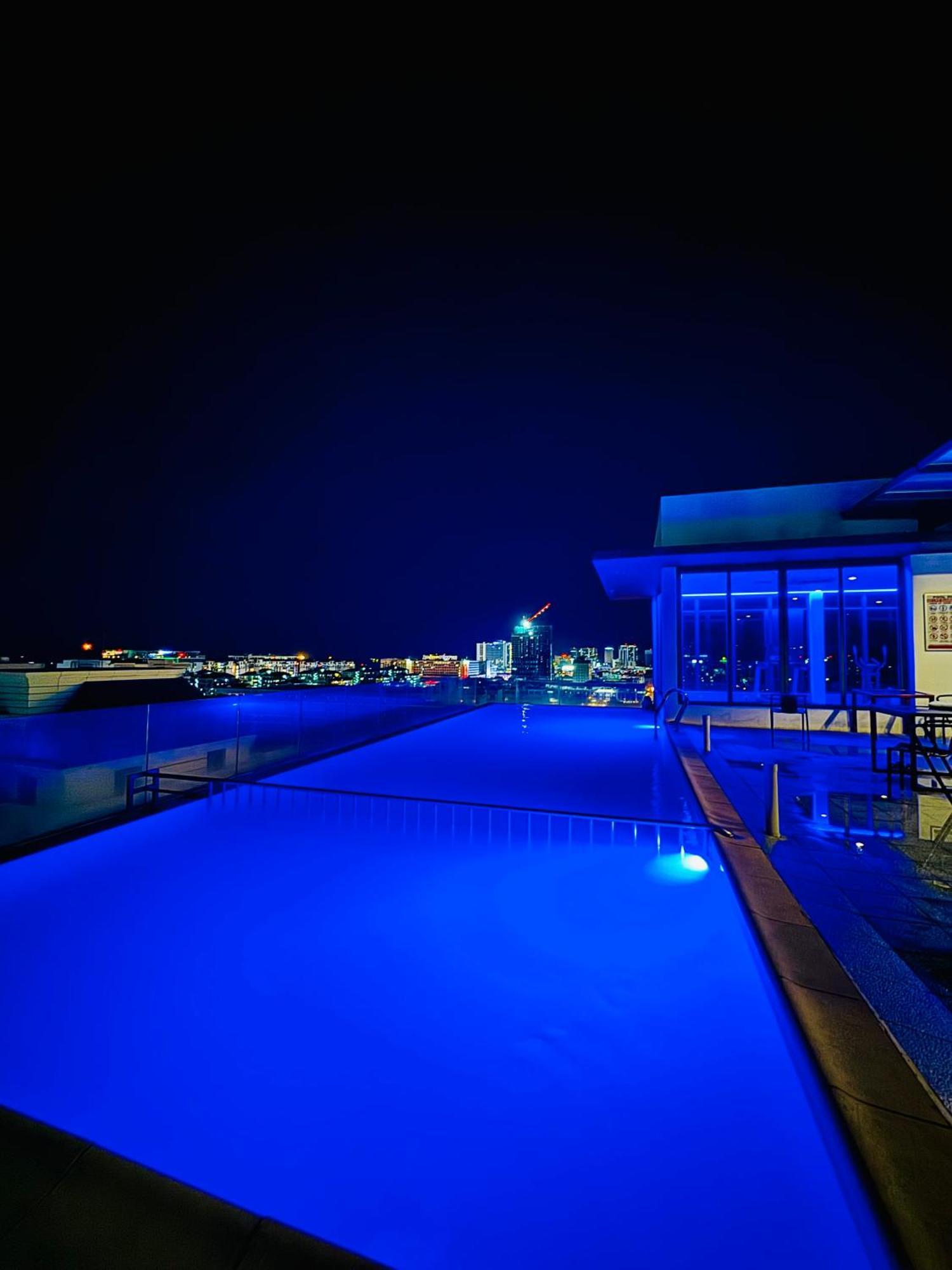 Riverside Opulent Nights At Sky Hotel โกตาคินาบาลู ภายนอก รูปภาพ